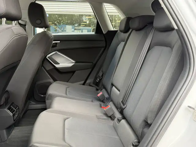Audi Q3 view 6