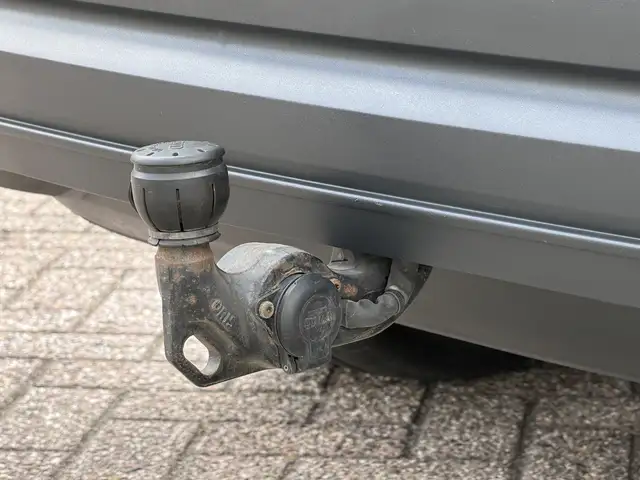 Audi Q3 view 14