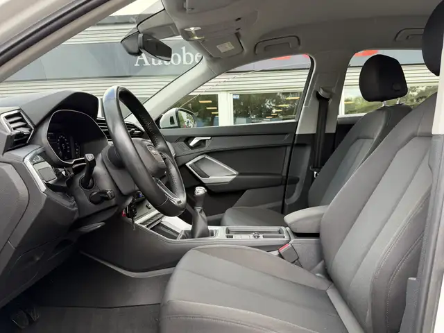 Audi Q3 view 4