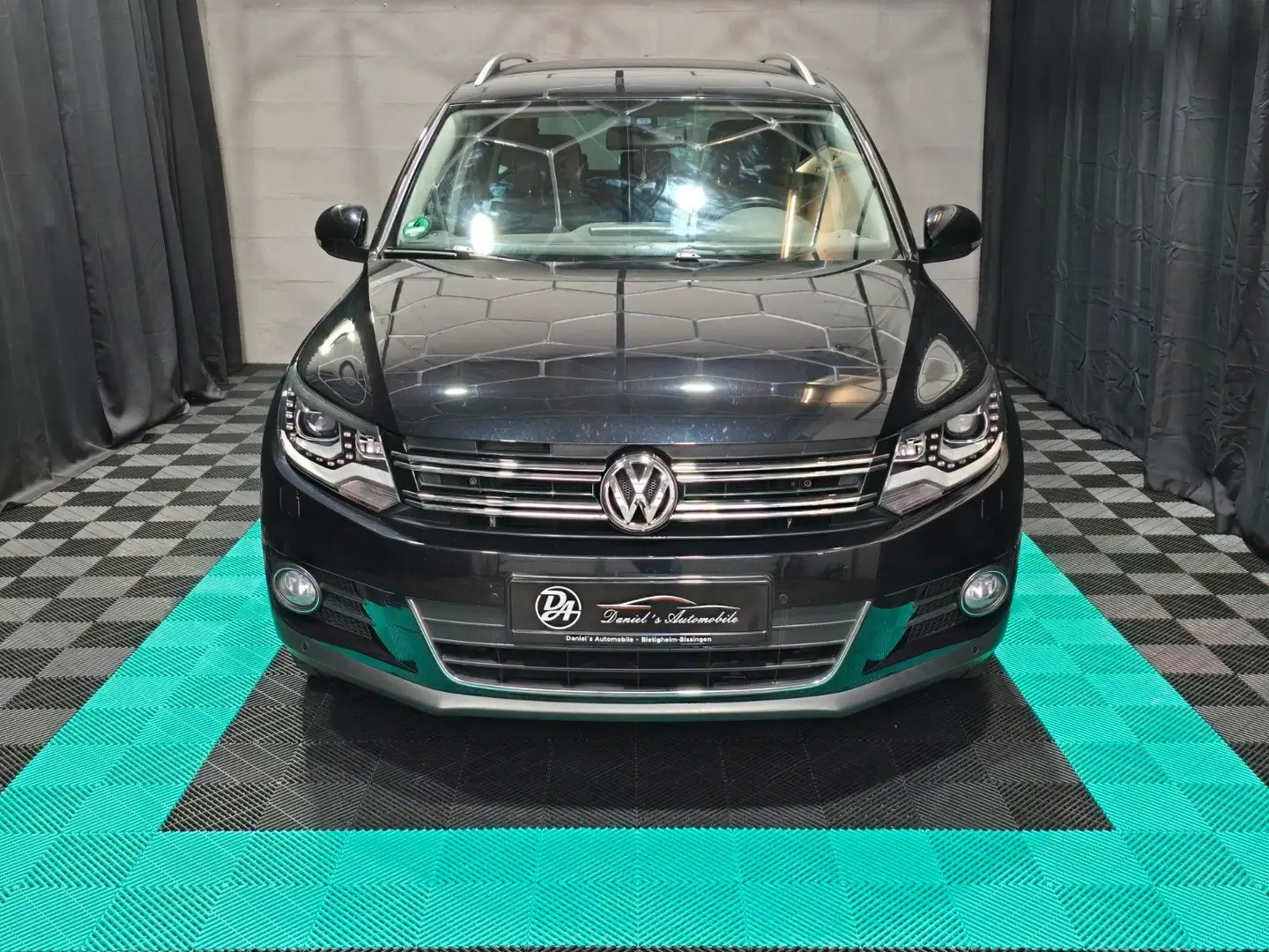Volkswagen Tiguan Cup Sport & Style BMT AUTOMATIK PDC NAVI Schwarz - 2