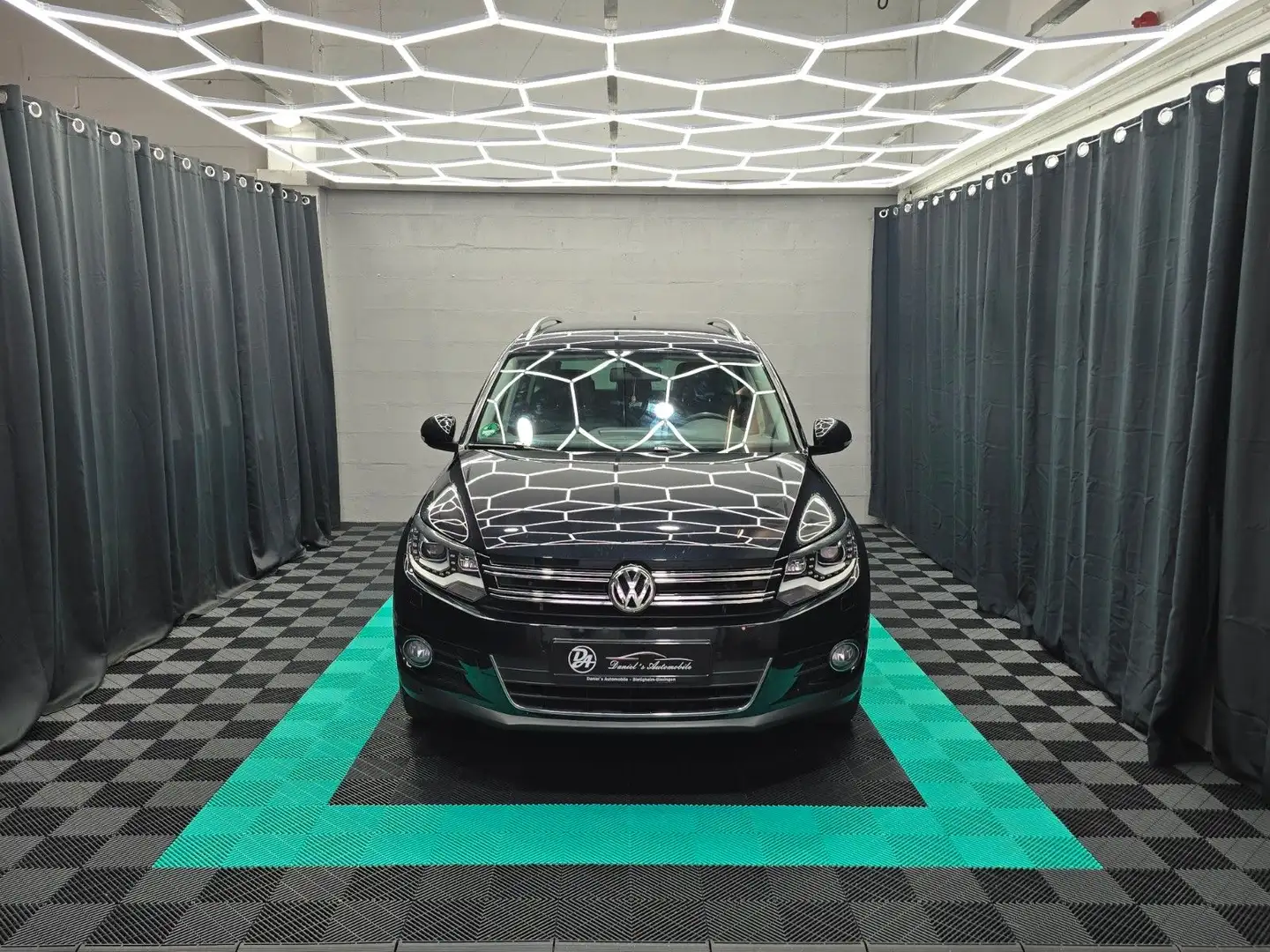 Volkswagen Tiguan Cup Sport & Style BMT AUTOMATIK PDC NAVI Schwarz - 1