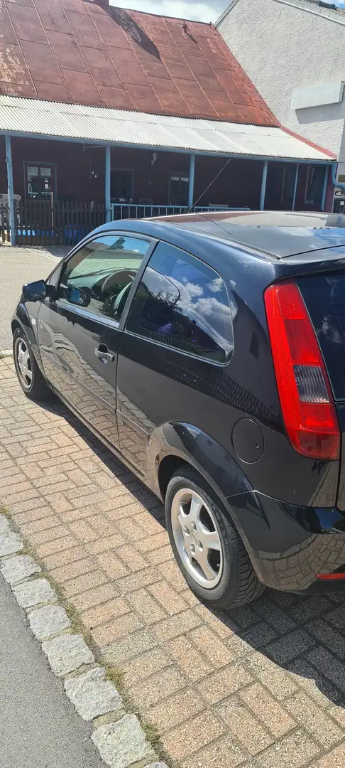 Ford Fiesta das Auto läuft gut, es hat keinen TÜV - 1