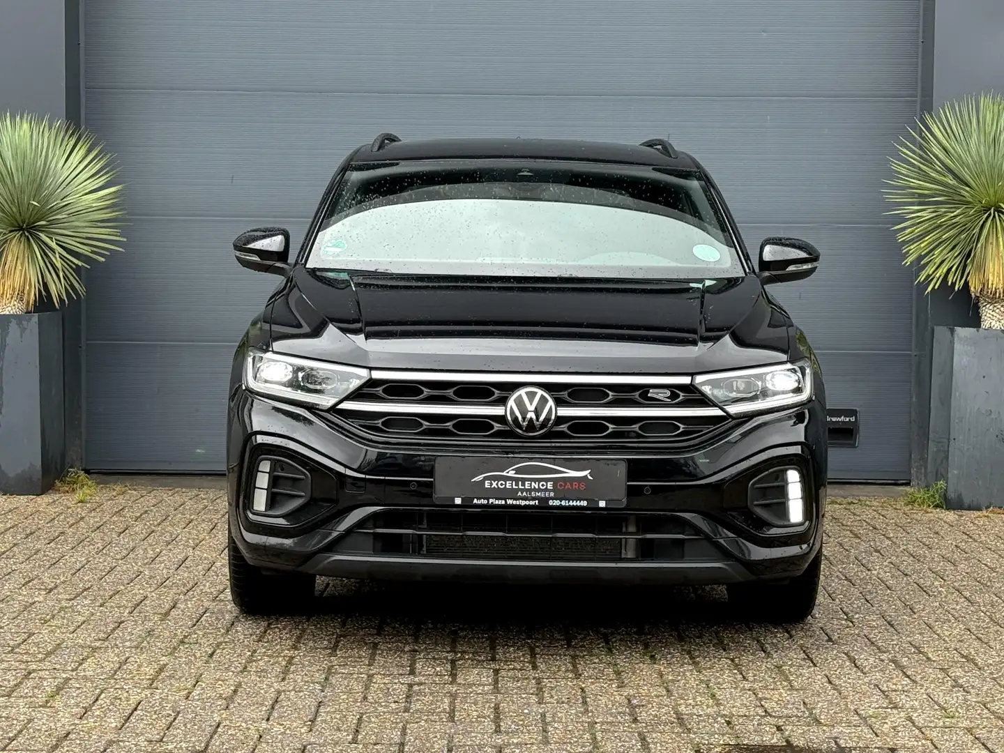 Volkswagen T-Roc T-Roc 1.5 TSI 3x R-Line Pano iQ-Light Automaat Vc Zwart - 2