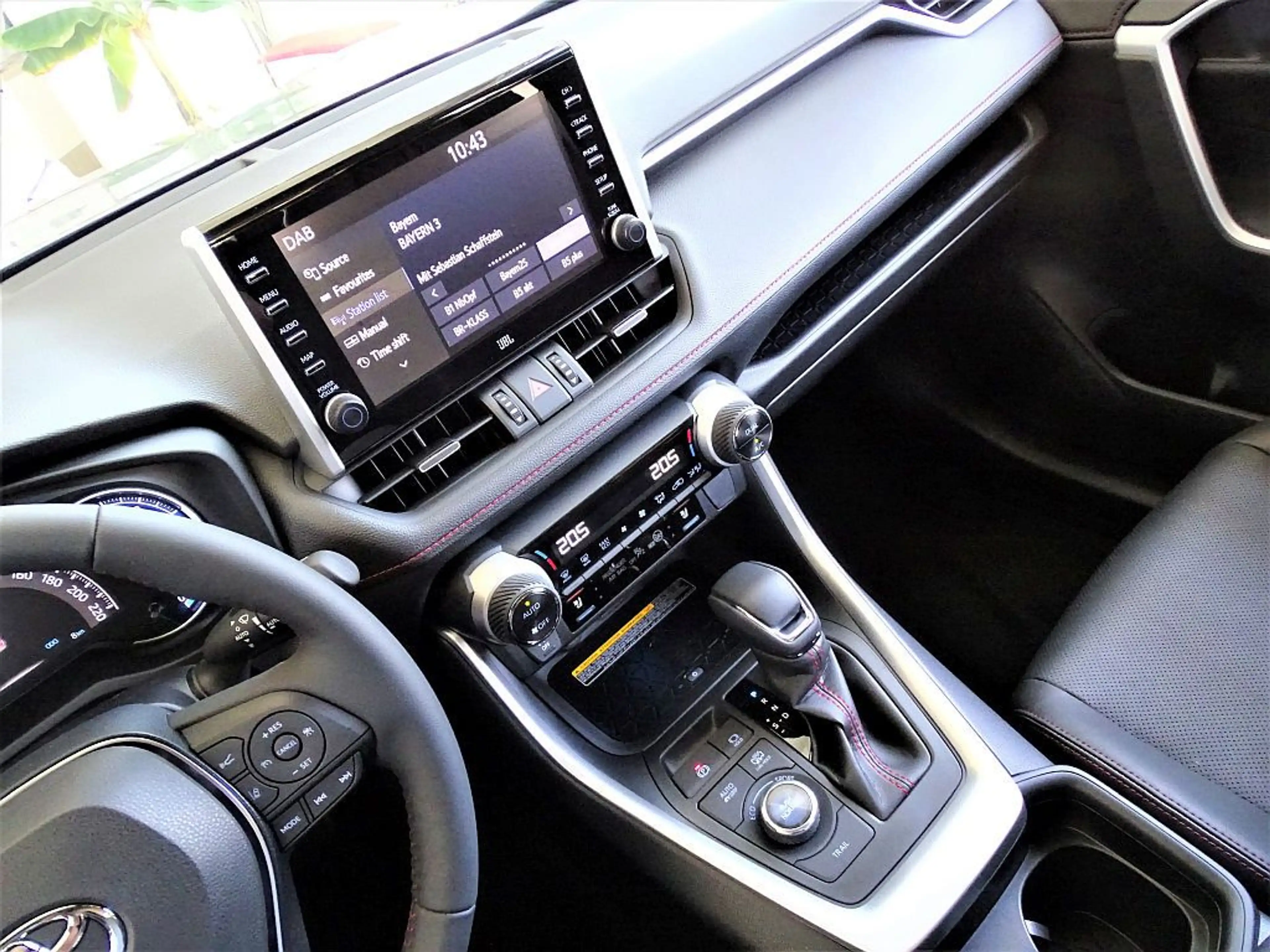 Toyota RAV 4 — photo 18
