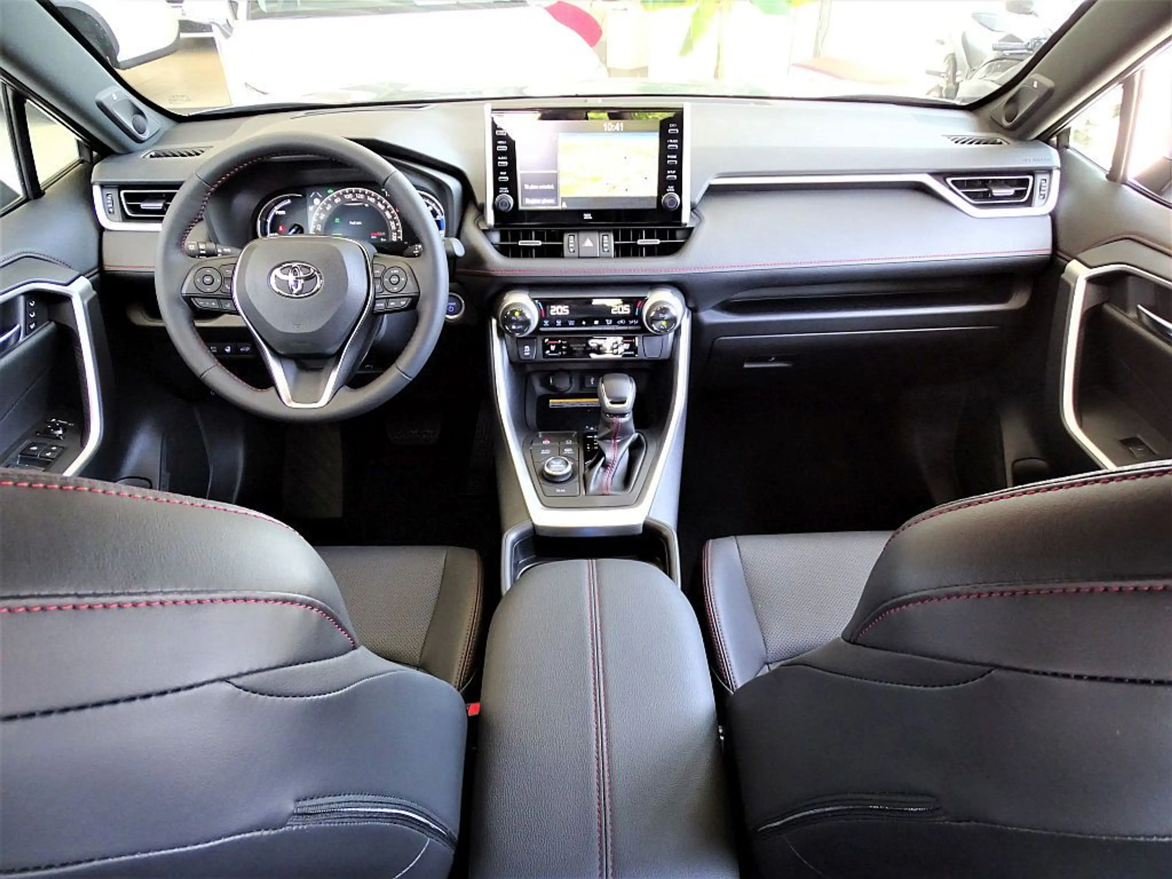 Toyota RAV 4 — photo 15
