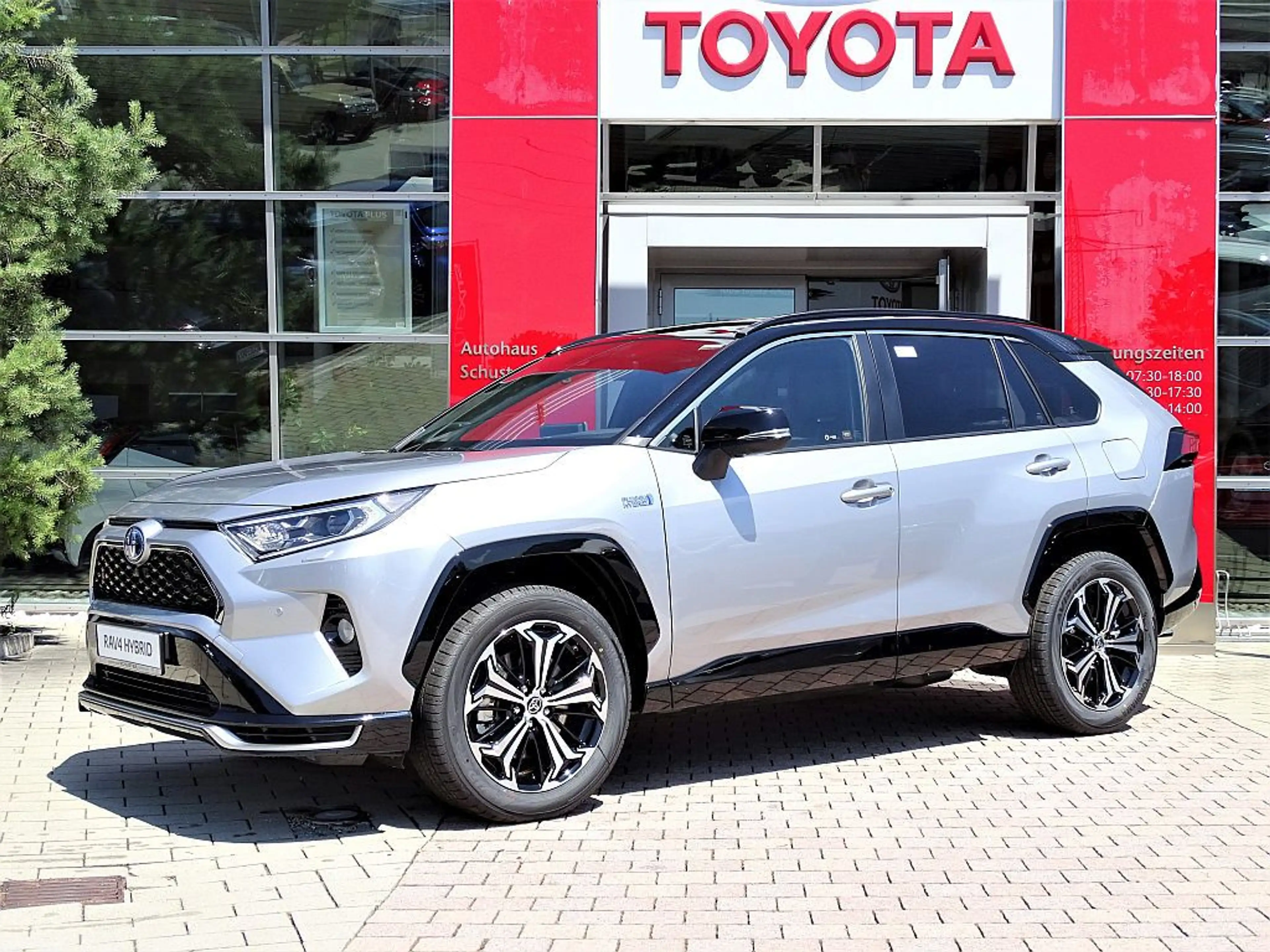 Toyota RAV 4 — photo 2