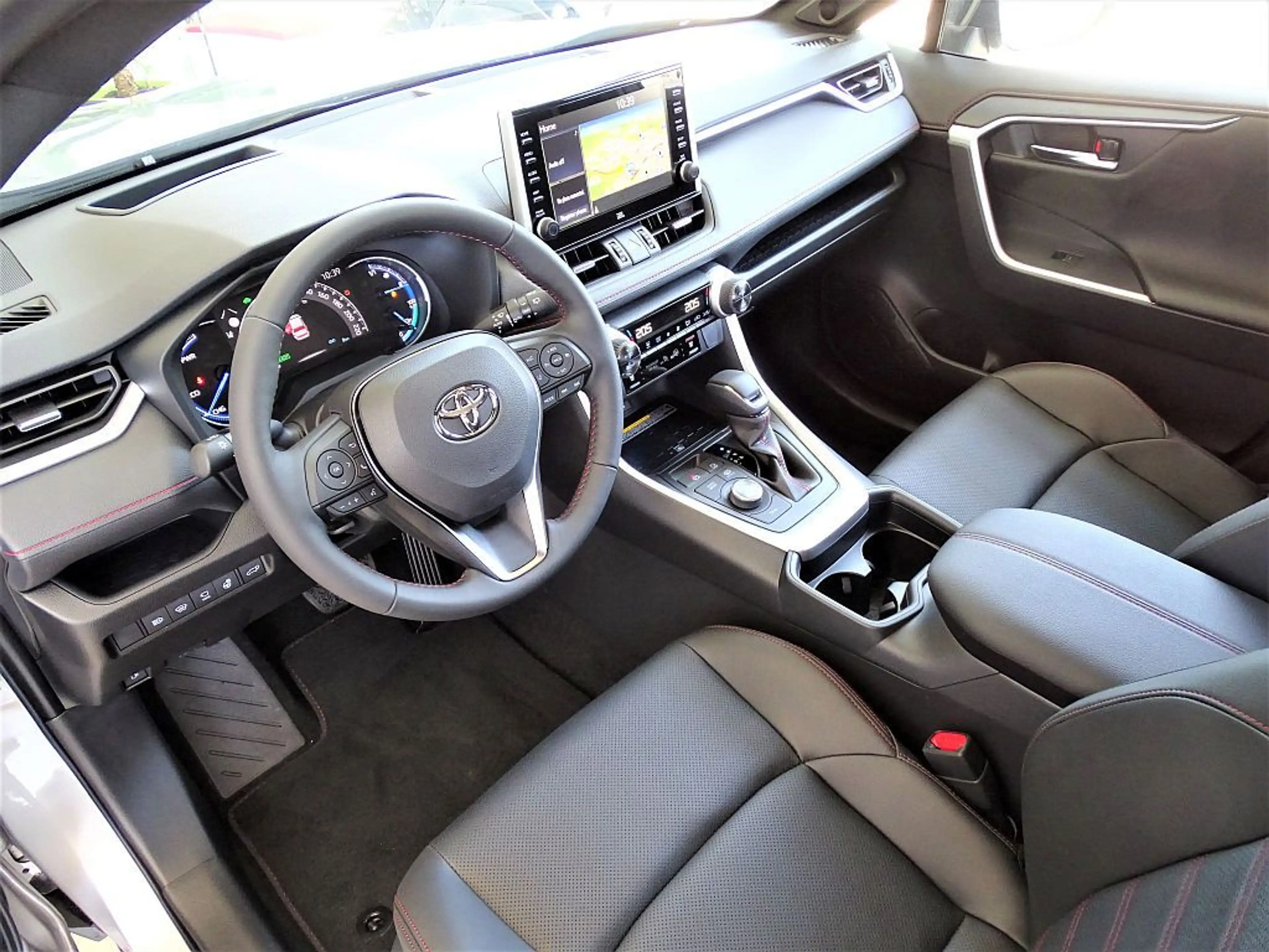 Toyota RAV 4 — photo 8