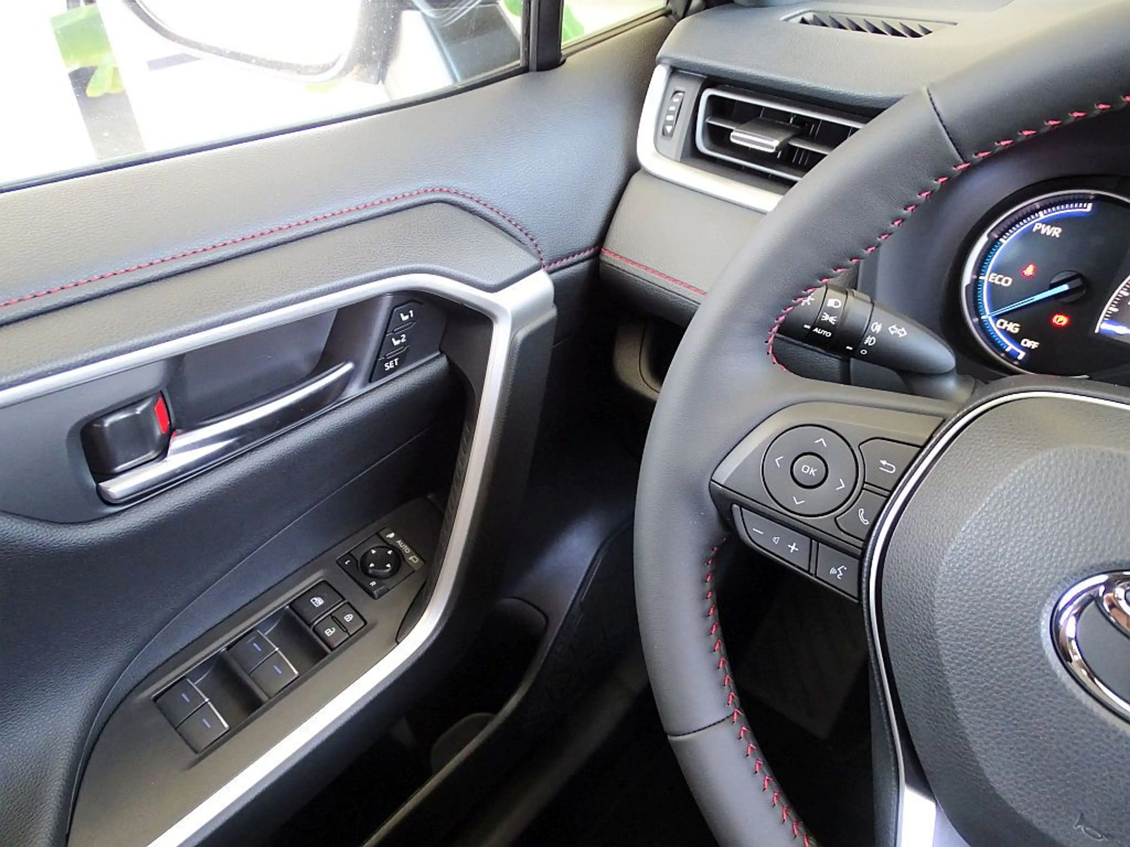Toyota RAV 4 — photo 17