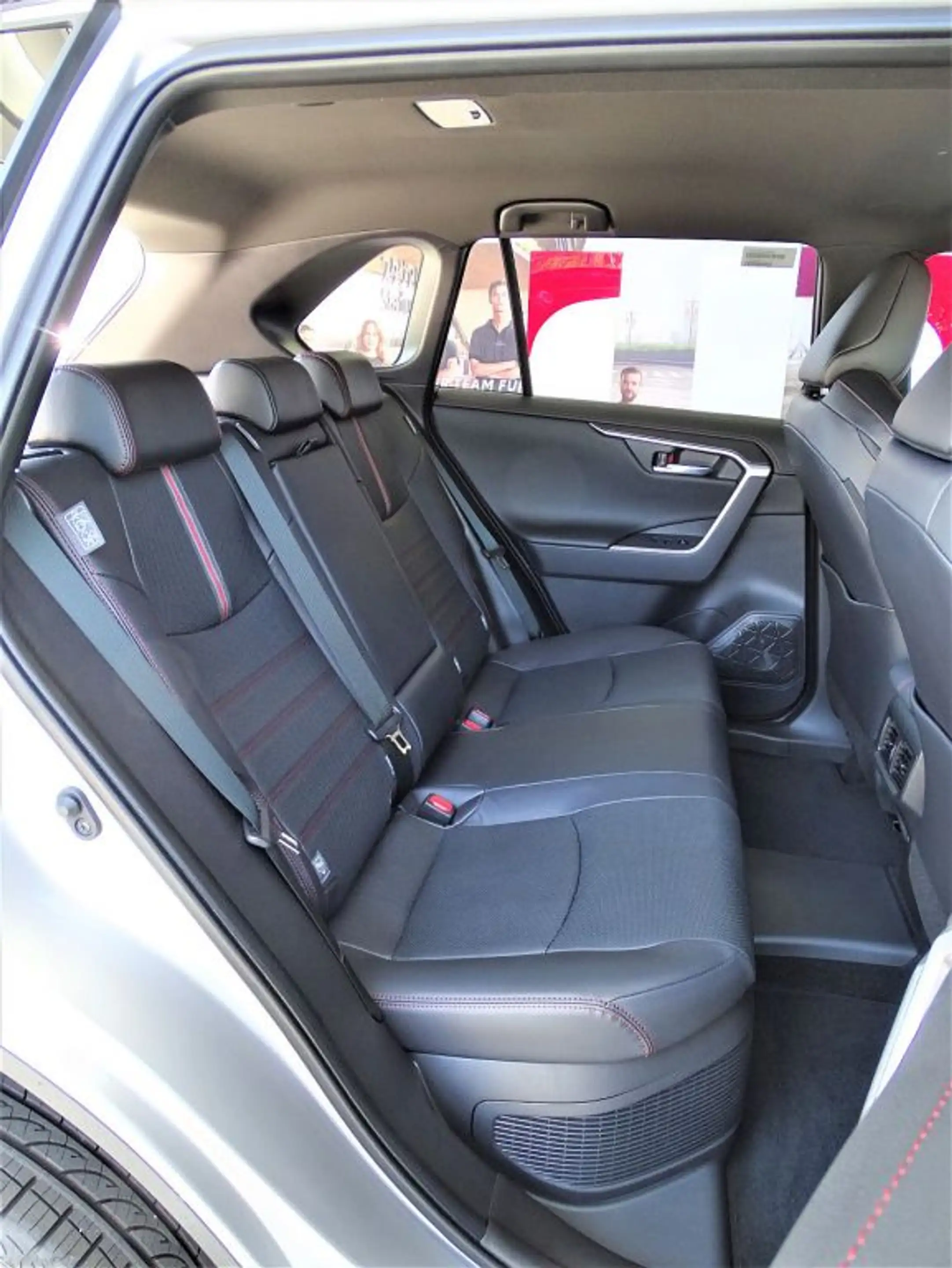 Toyota RAV 4 — photo 12
