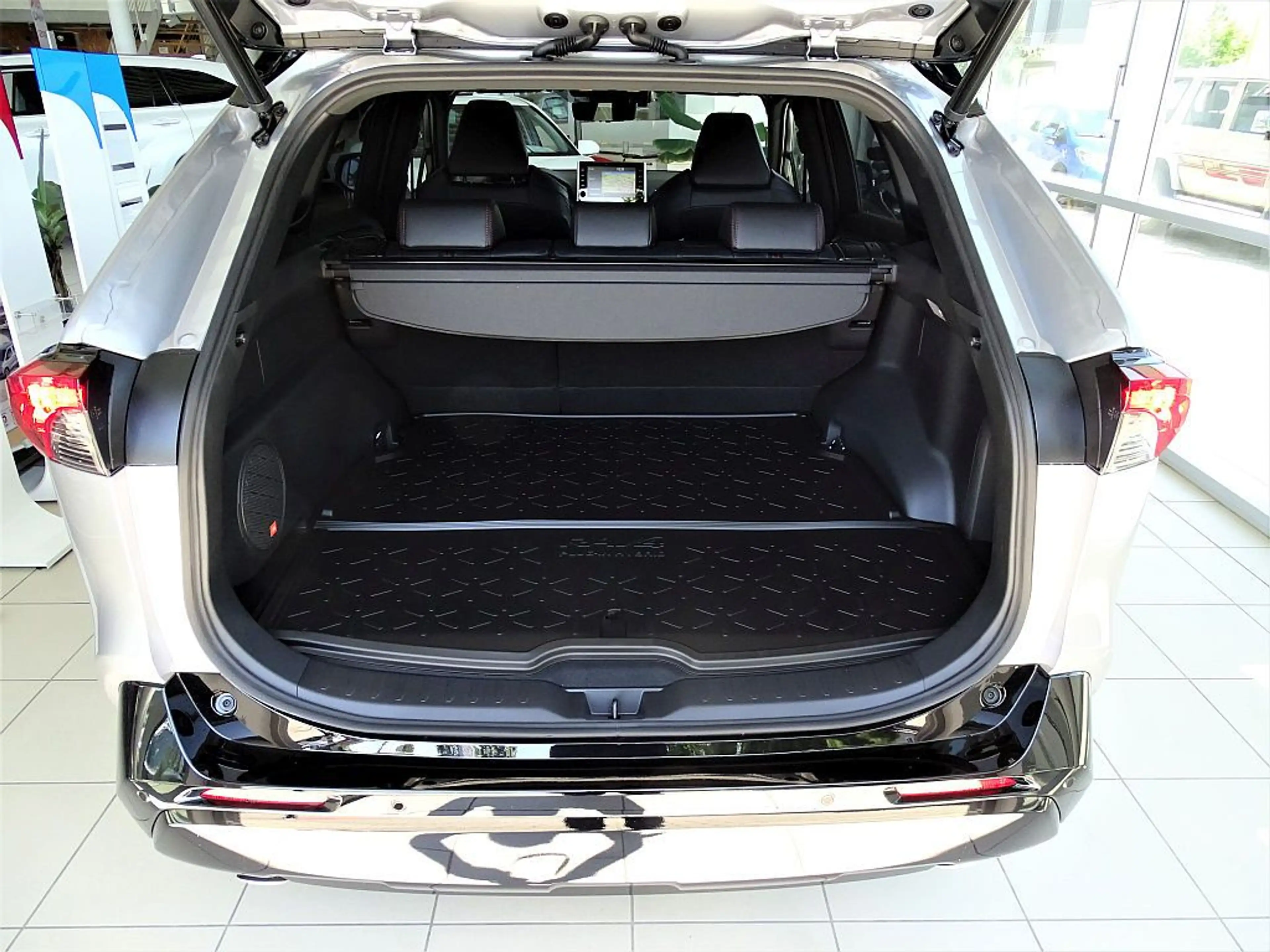 Toyota RAV 4 — photo 9