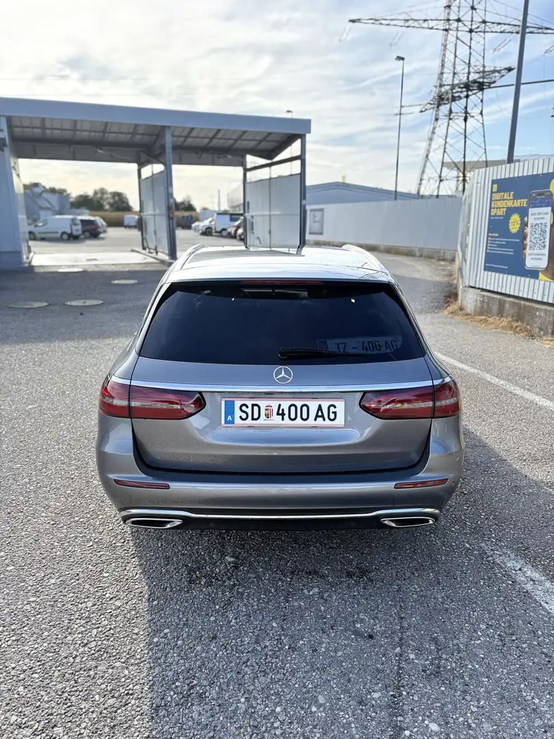 Mercedes-Benz E 220 d T Exclusive Aut. Grau - 2