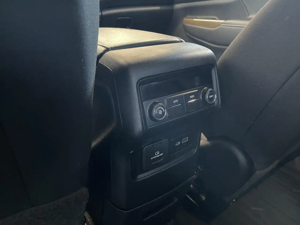 GMC Acadia снимка GMC Acadia