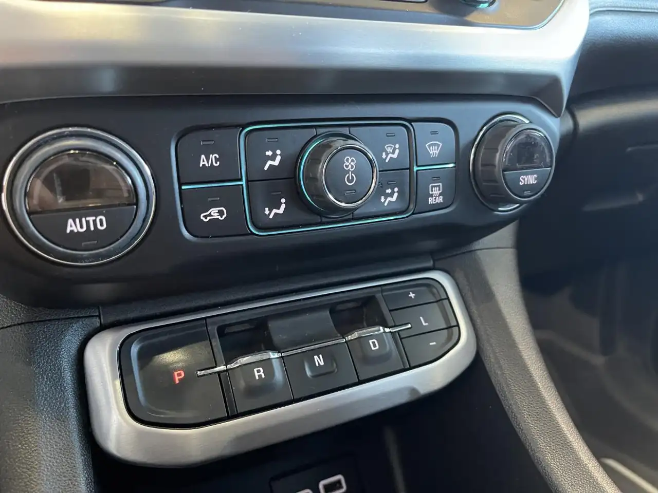 GMC Acadia снимка GMC Acadia