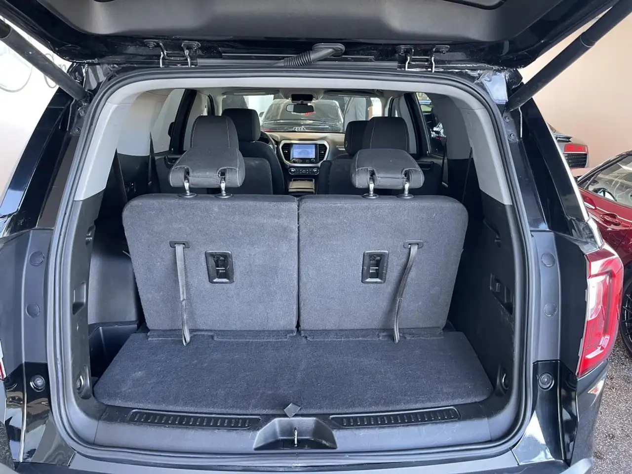 GMC Acadia снимка GMC Acadia
