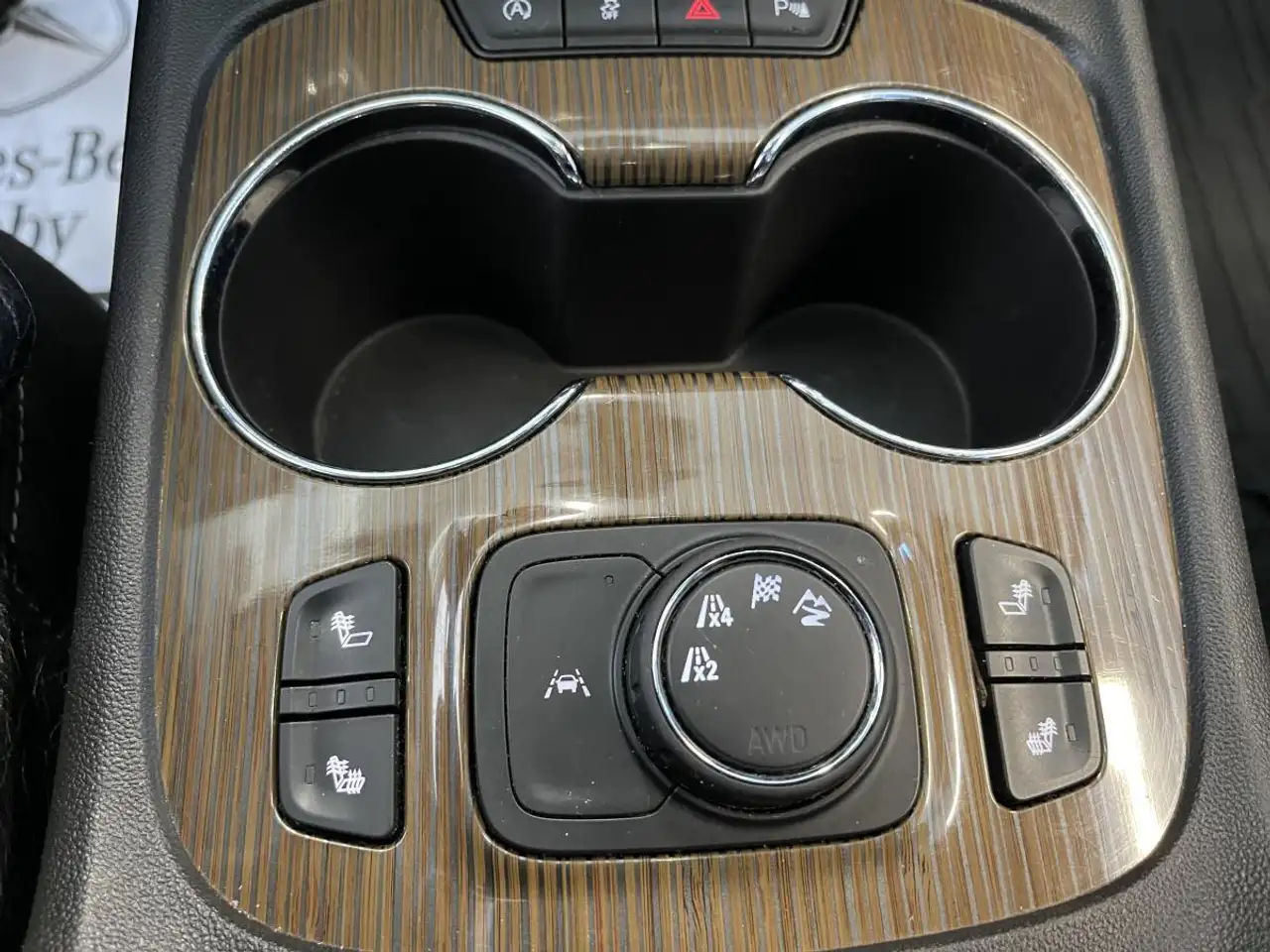 GMC Acadia снимка GMC Acadia