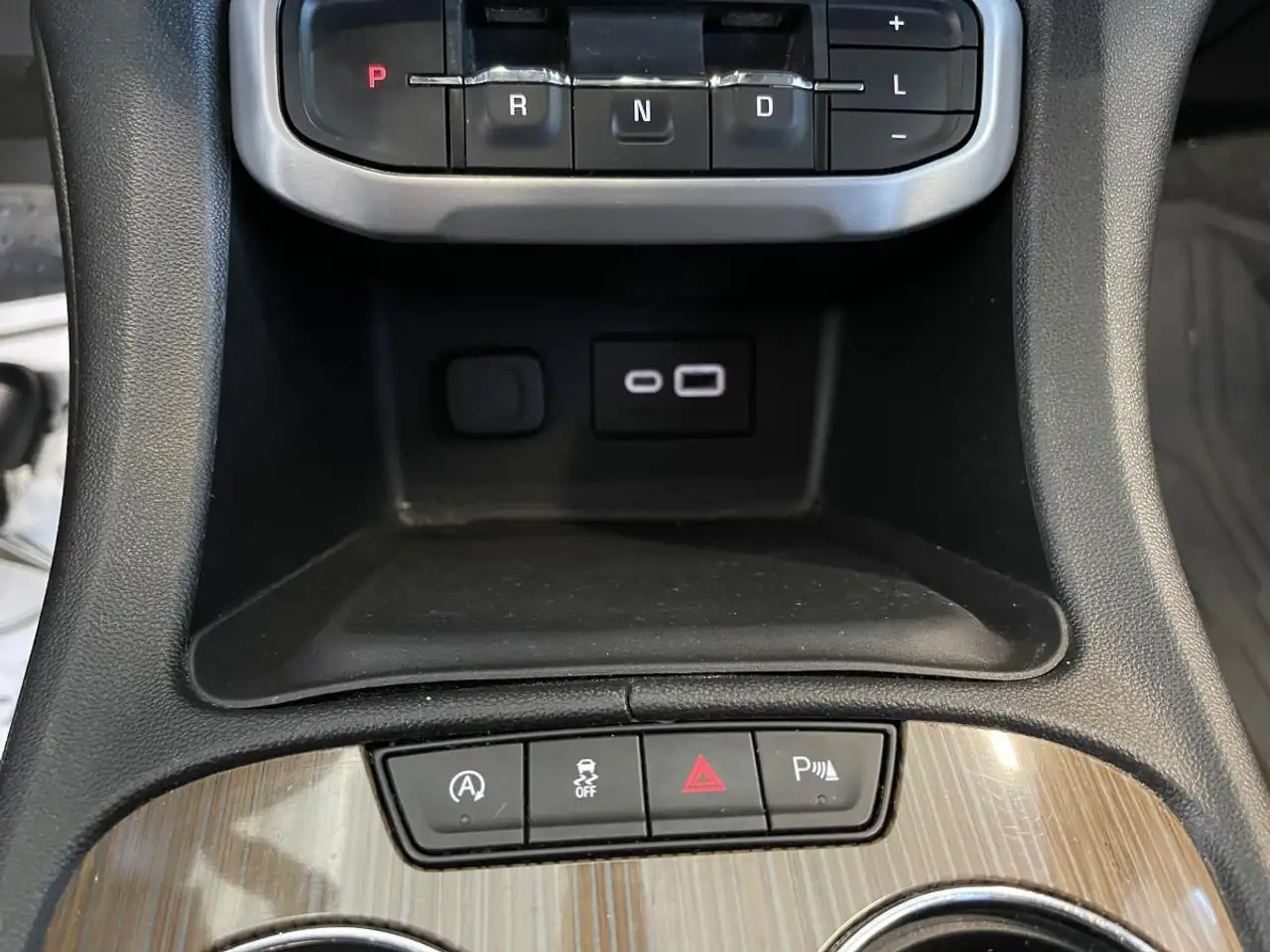 GMC Acadia снимка GMC Acadia