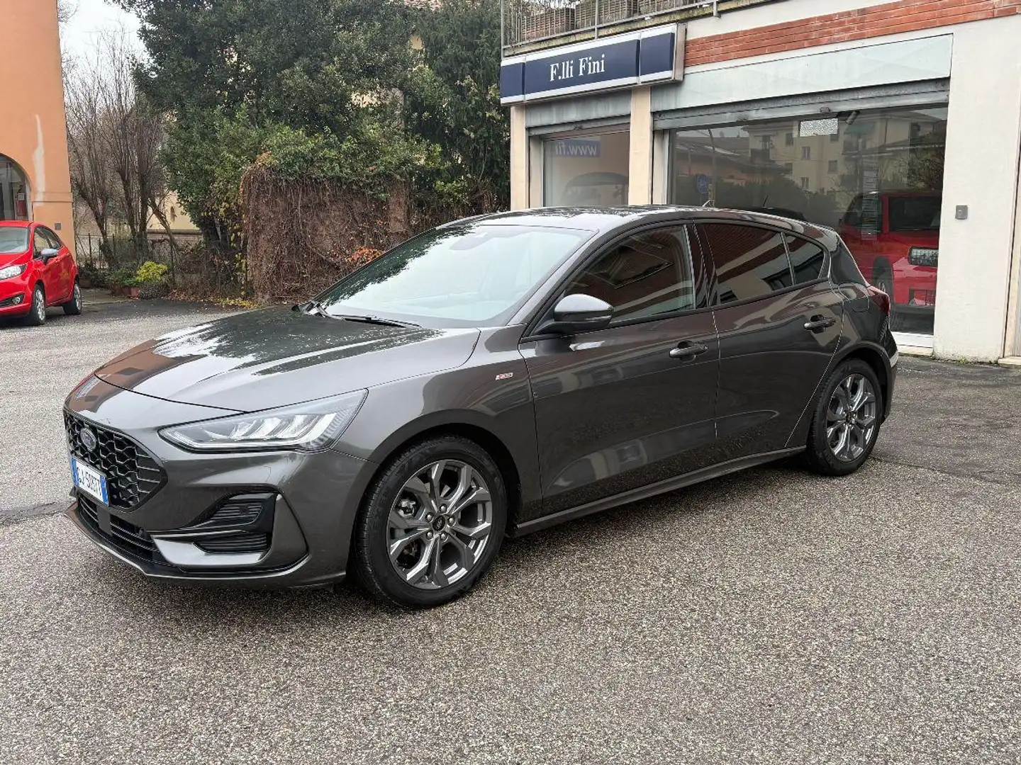 Ford Focus 1.0 EcoBoost Hybrid 125CV 5p.ST-L. Gris - 1