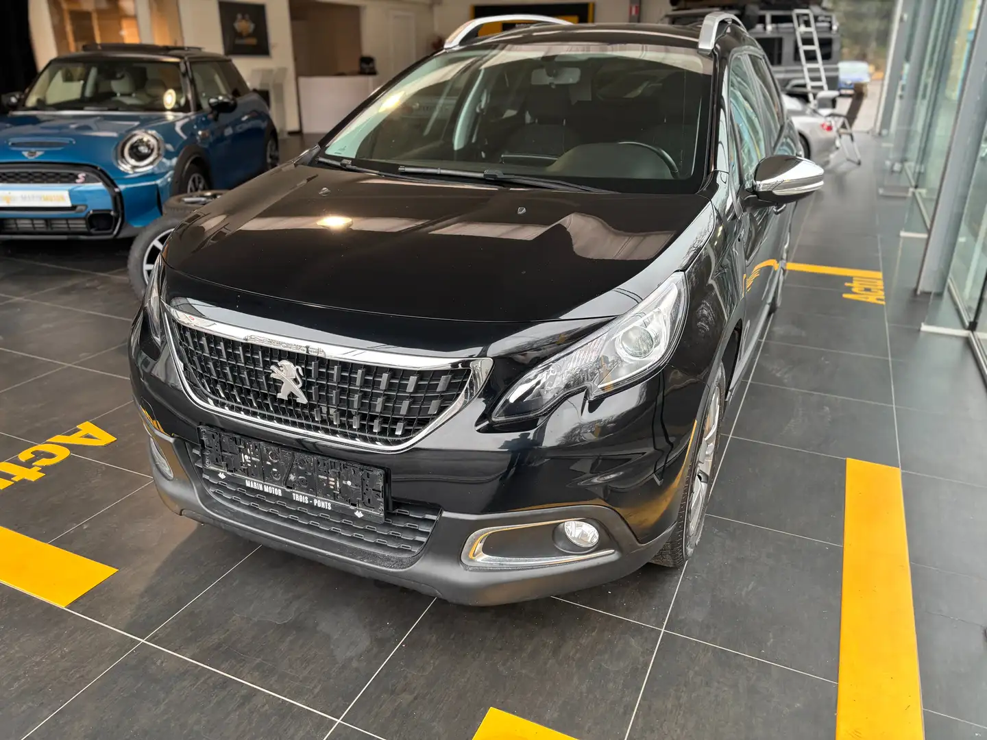 Peugeot 2008 2008 1.2i PureTech Style Schwarz - 2