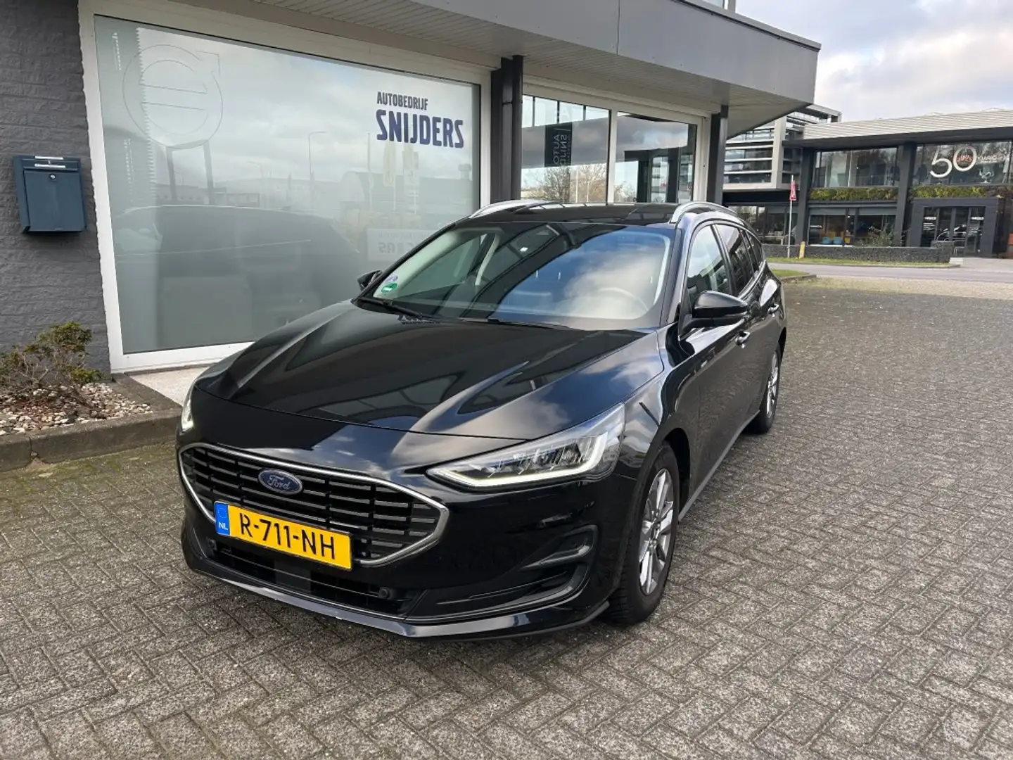 Ford Focus 1.0 EBH TITANIUM STYLE Zwart - 1