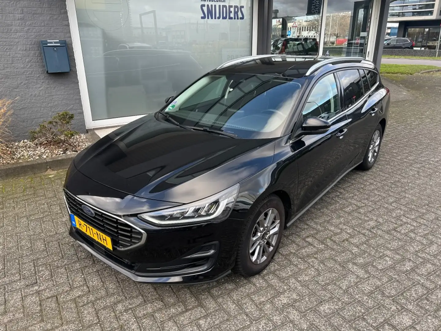 Ford Focus 1.0 EBH TITANIUM STYLE Zwart - 2