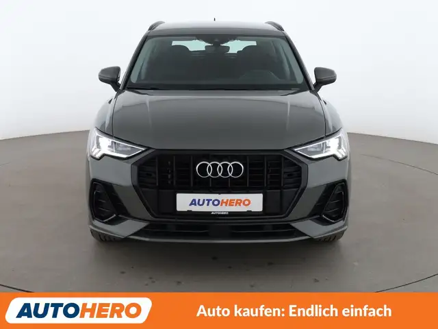 Audi Q3 view 9