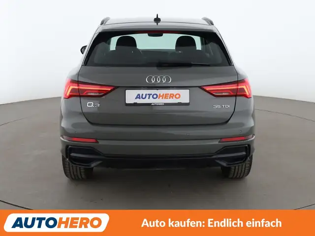 Audi Q3 view 5