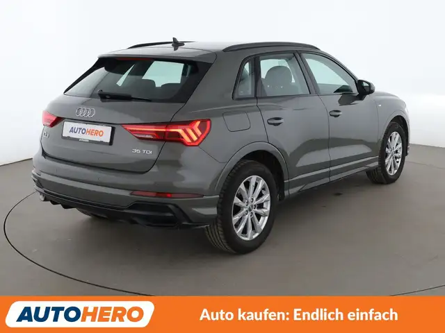 Audi Q3 view 6
