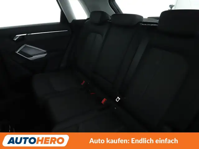 Audi Q3 view 10