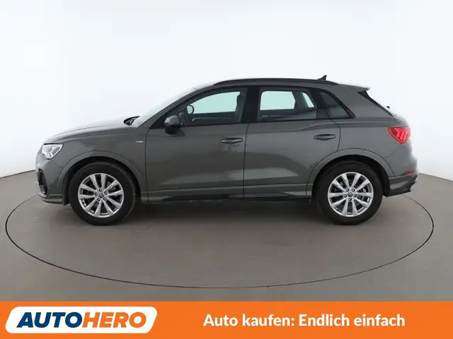 Audi Q3 view 3