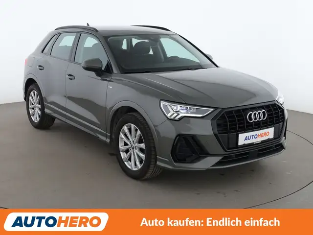 Audi Q3 view 8