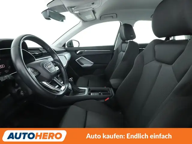 Audi Q3 view 11