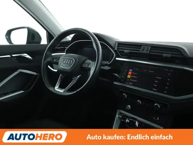 Audi Q3 view 12