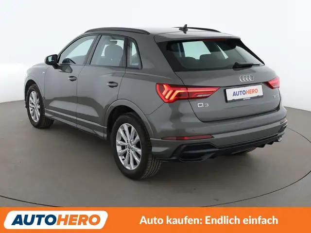 Audi Q3 view 4