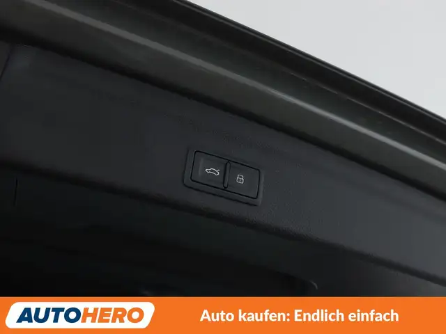Audi Q3 view 13