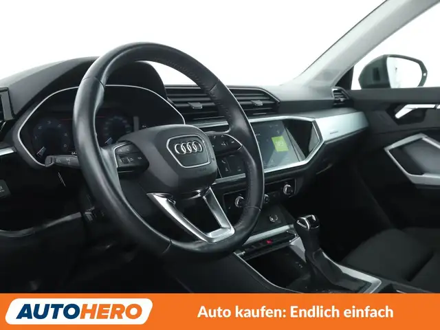 Audi Q3 view 15