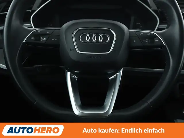 Audi Q3 view 14