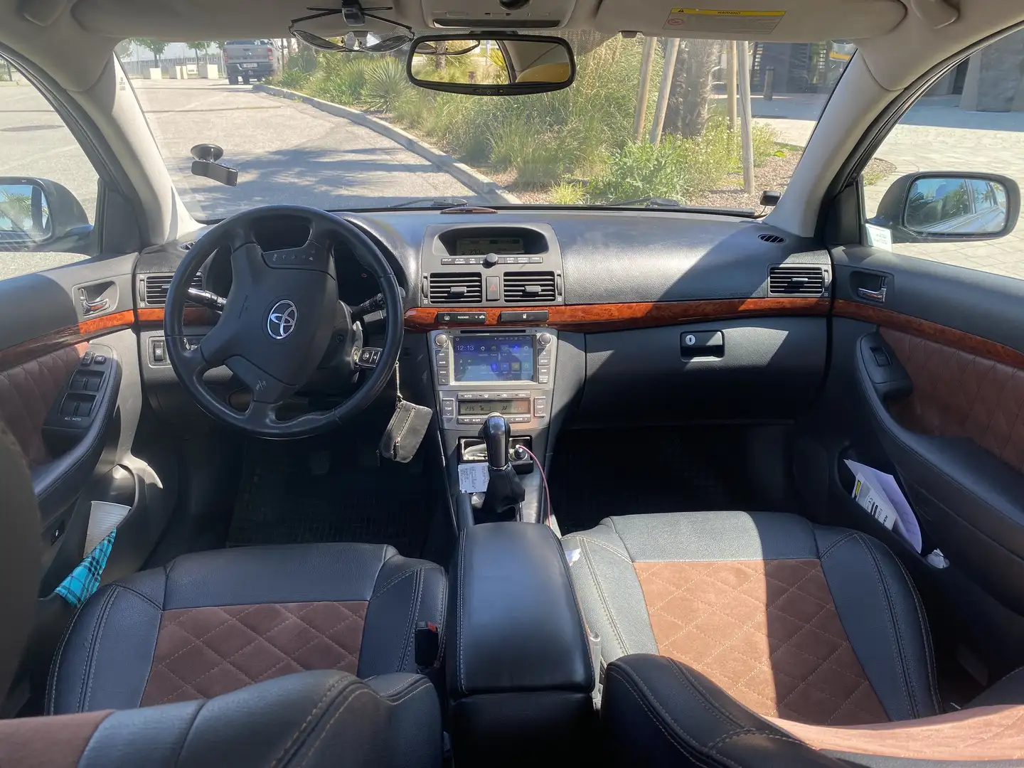 Toyota Avensis 1.8 VVT-i Sol - 1