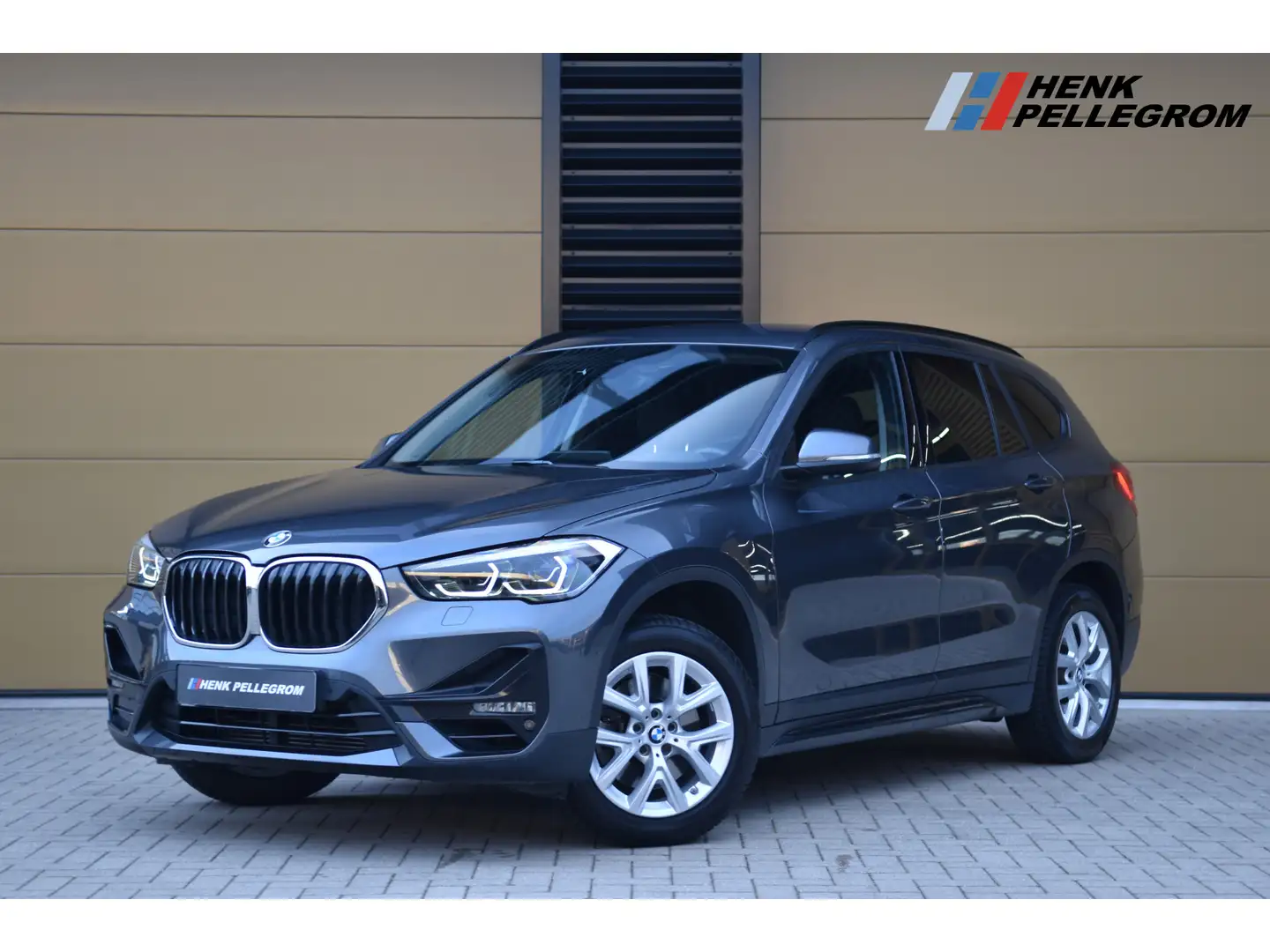 BMW X1 sDrive20i * Sportstoelen * Trekhaak * Sportline * Grau - 1