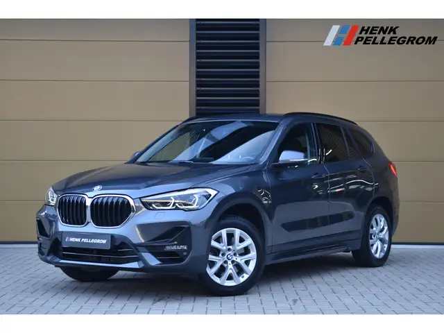 BMW X1 sDrive20i * Sportstoelen * Trekhaak * Sportline *