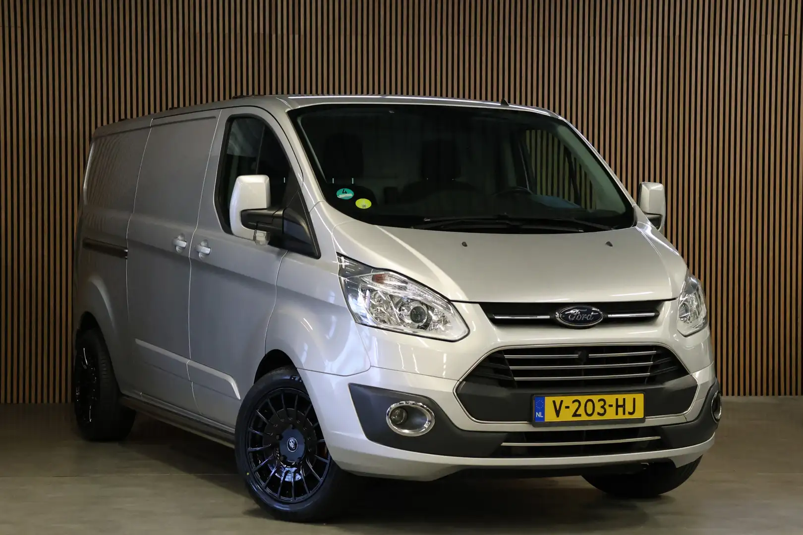 Ford Transit Custom 290 2.0 TDCI 170 PK L2H1 Limited | Standkachel | N Zilver - 2