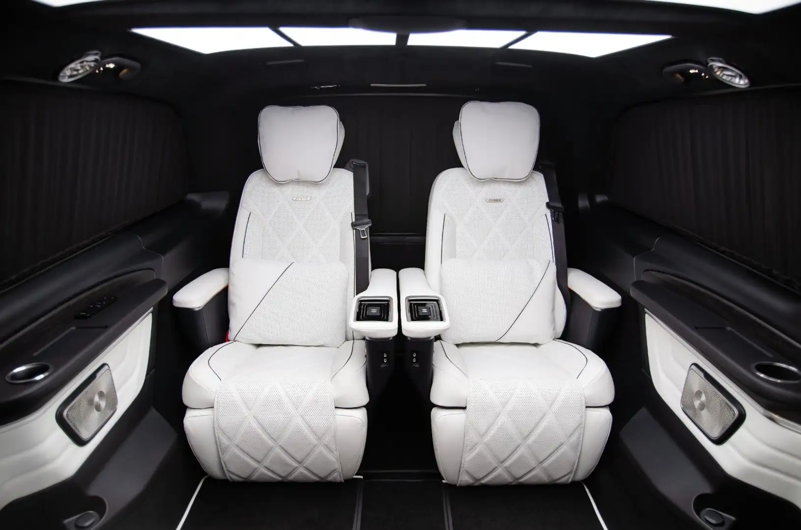 Mercedes-Benz V 300 d Aut. VIP extralang Schwarz - 1