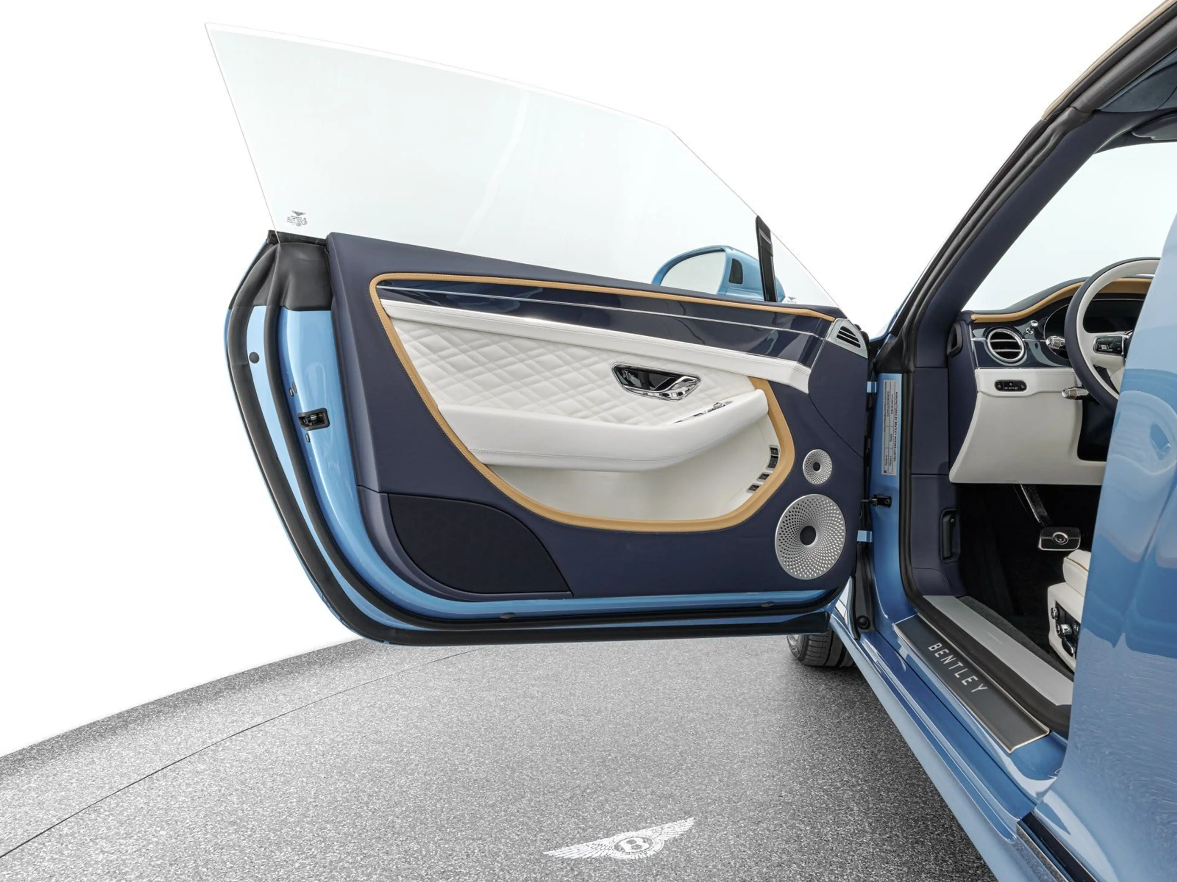 Bentley Continental GTC Mulliner Interieur — photo 9