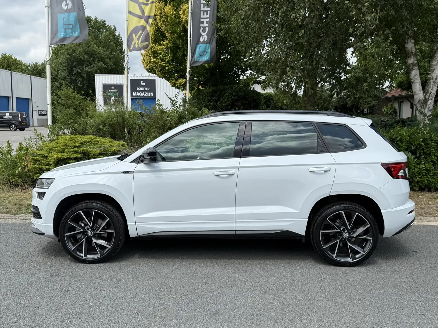 Skoda Karoq 1.5 TSI 150PK DSG Sportline Pano•Camera - 2