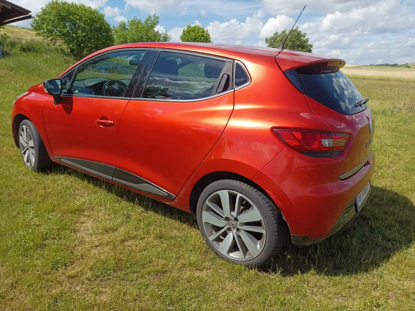Renault Clio Renault Clio Tech`Run Energy TCe 90 Klein-/ Kompaktwagen Rot - 2