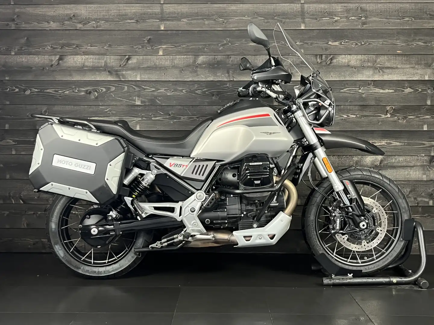 Moto Guzzi V 85 TT TRAVEL E5 Gris - 1