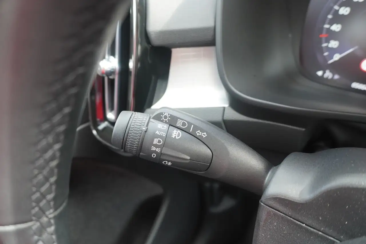 Volvo XC40 T2 Momentum LED Panorama Kamera ACC, миниатюра 24