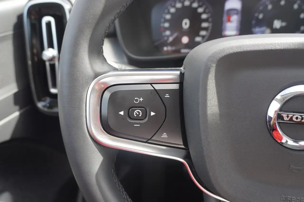 Volvo XC40 T2 Momentum LED Panorama Kamera ACC, миниатюра 21