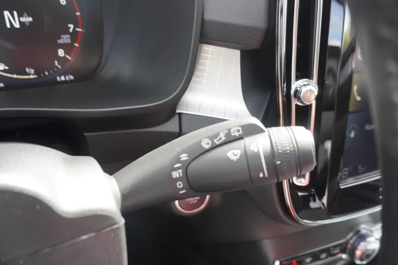 Volvo XC40 T2 Momentum LED Panorama Kamera ACC, миниатюра 23