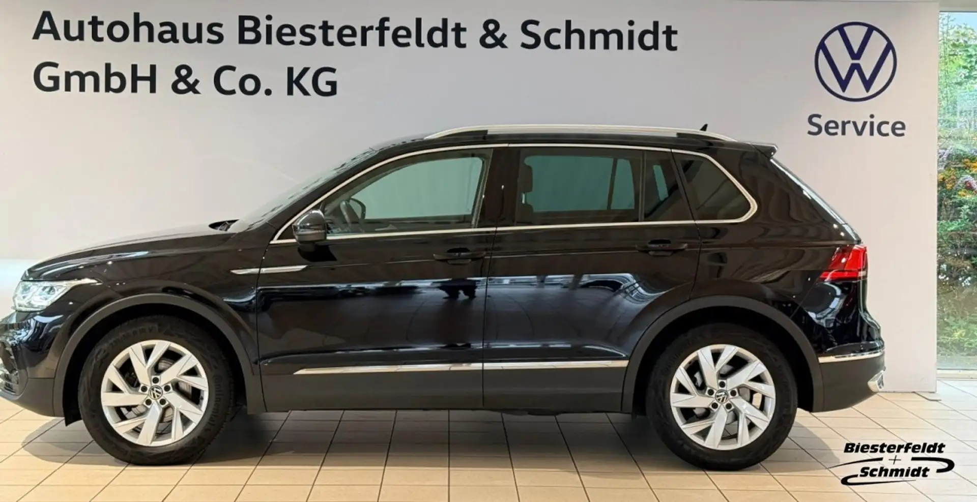 Volkswagen Tiguan Elegance 2.0TDI DSG LED RFK Navi SHZ ACC Klima Zwart - 1