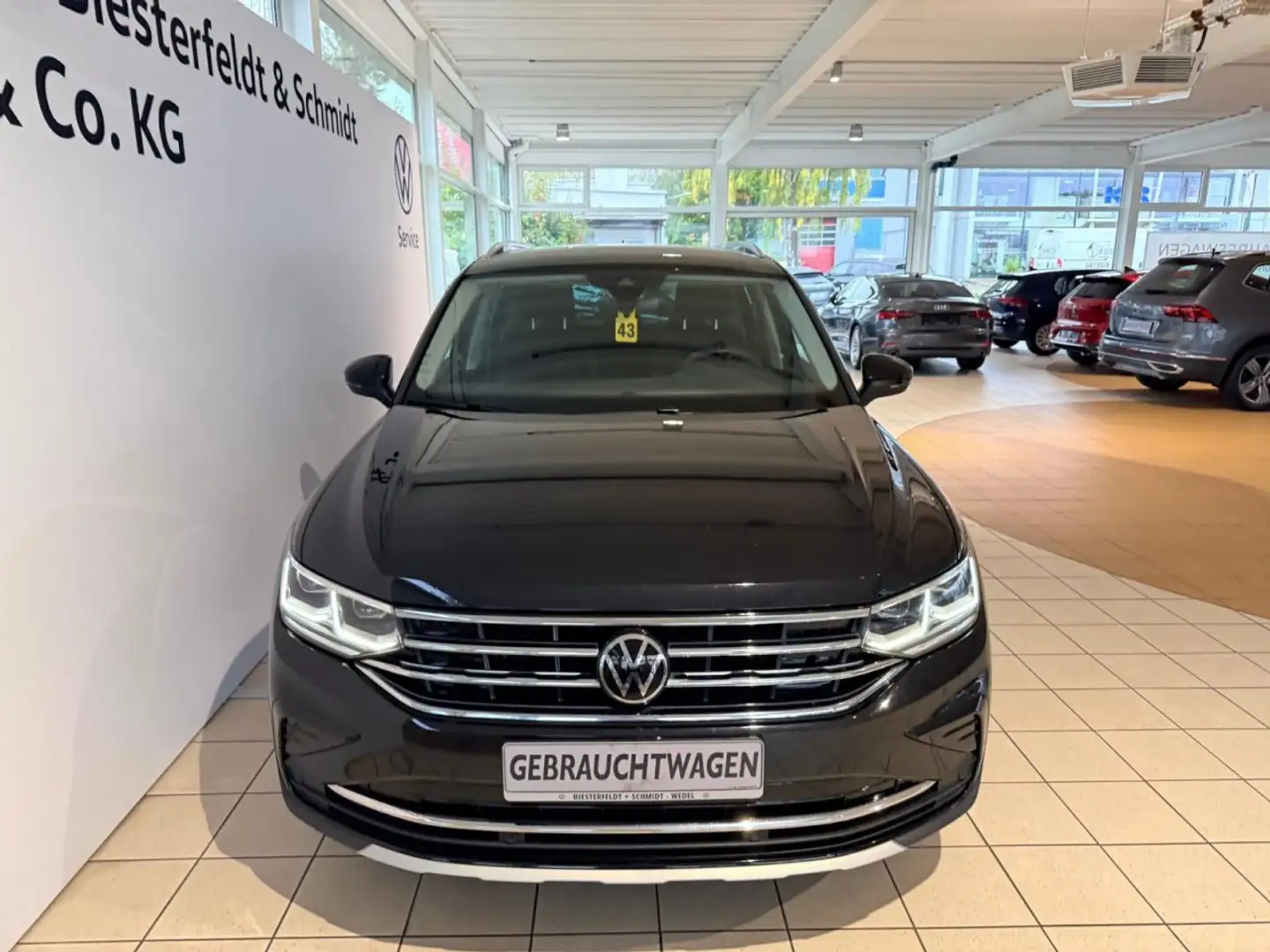 Volkswagen Tiguan Elegance 2.0TDI DSG LED RFK Navi SHZ ACC Klima Zwart - 2